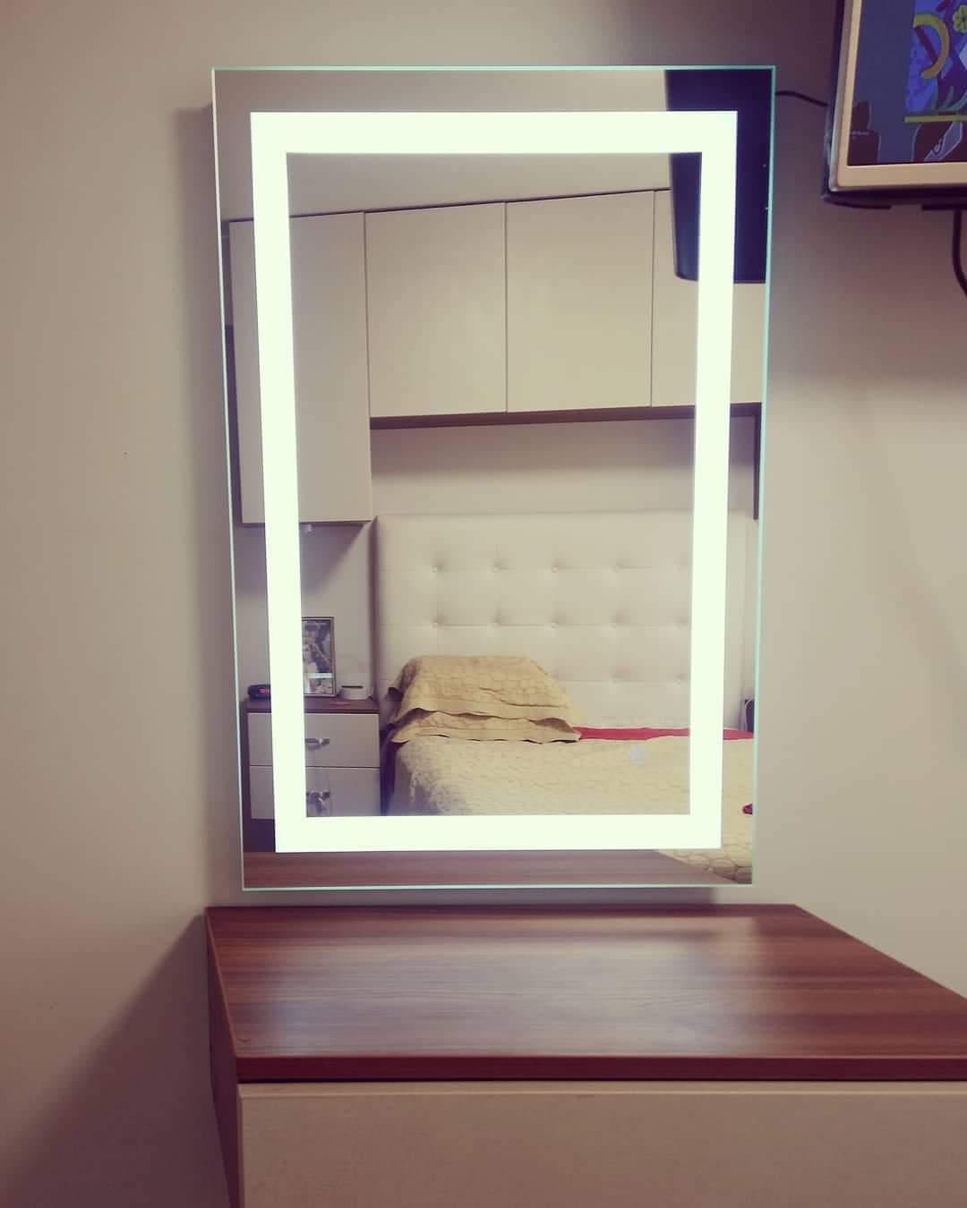 ESPEJO LED TÁCTIL RECTANGULAR 50 X 70 CM